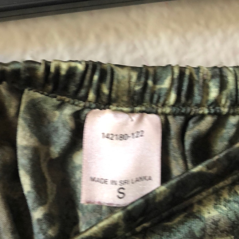 Victoria’s Secret Silk Leopard Pajama Set - Picture 5 of 6